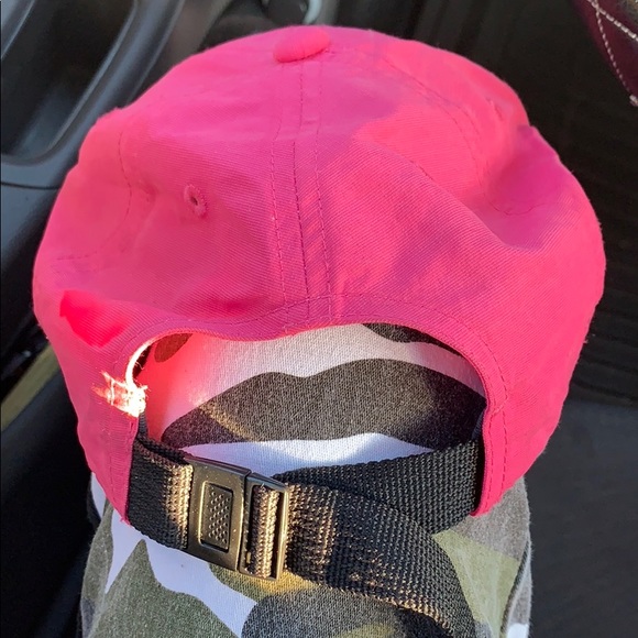 Pink nike hat - Picture 3 of 3